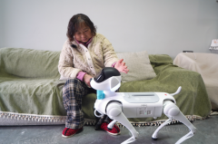 <b>和同事们照旧苦守岗亭</b>